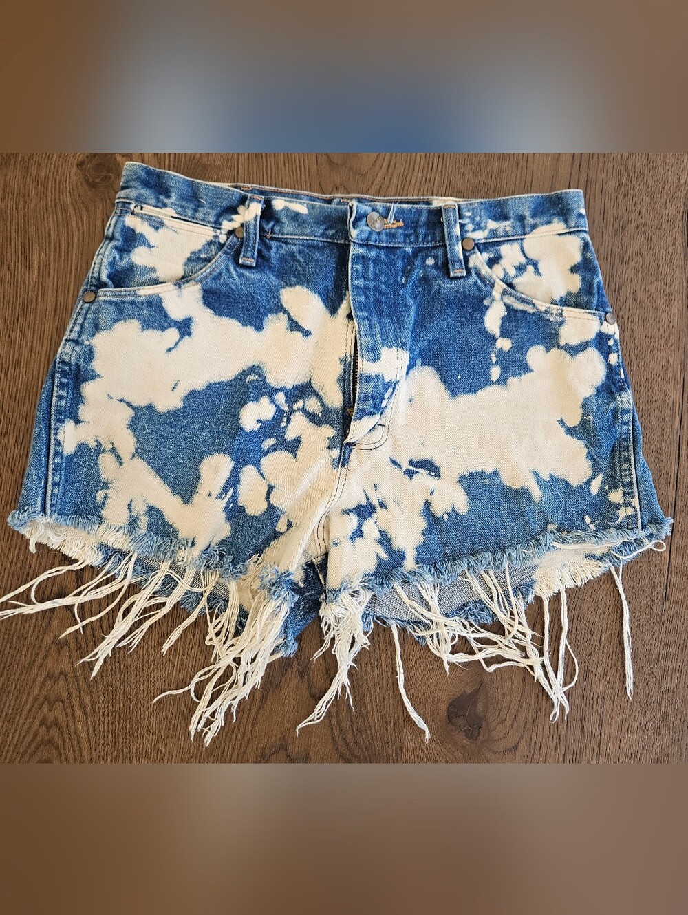 Vintage Wrangler Blue and Cream Tie-Dye Frayed Denim Shorts